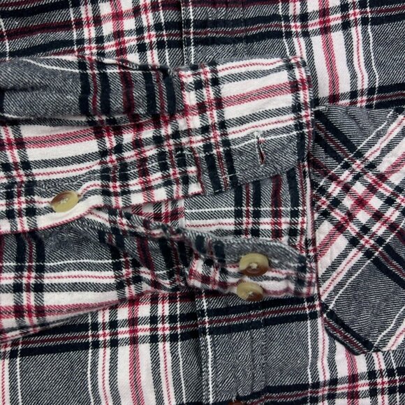 Woolrich Plaid Flannel Black Red White Men’s Size Medium Outdoors Button Up￼ - Picture 6 of 7